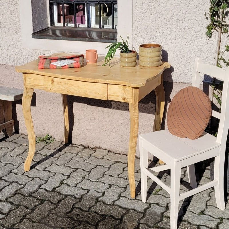 table "Thea"