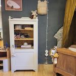 display case "Elsa"